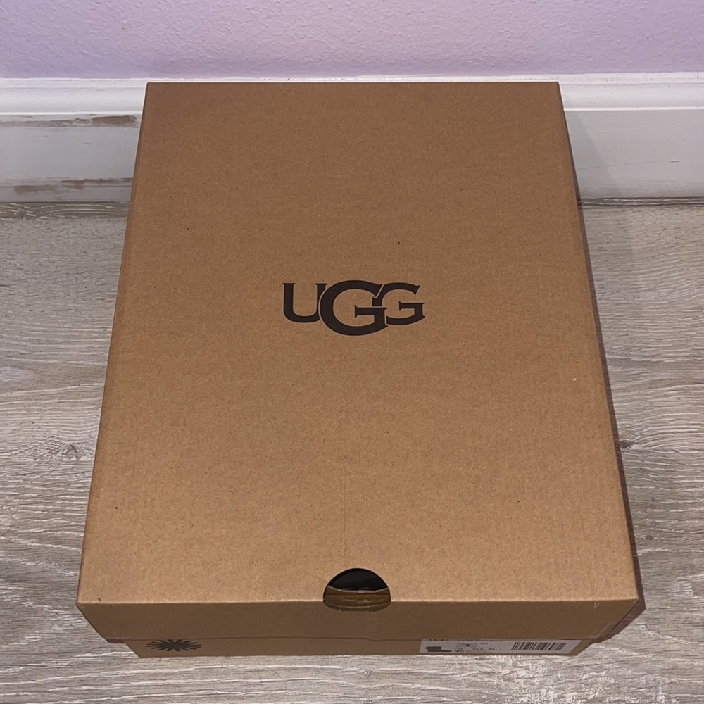 BRAND NEW Girls Black Ugg’s - Picture 15 of 16